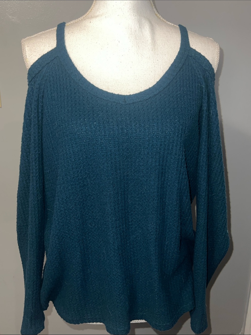 Le Lis Teal Cold-Shoulder Knit Sweater